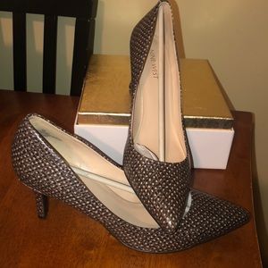 Size 9 Nine West low heels